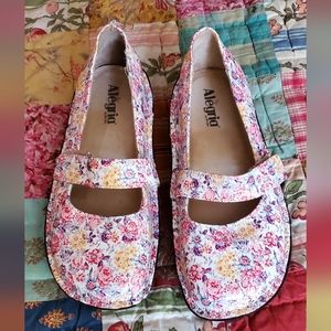 Alegria Floral Mary Jane's size 9